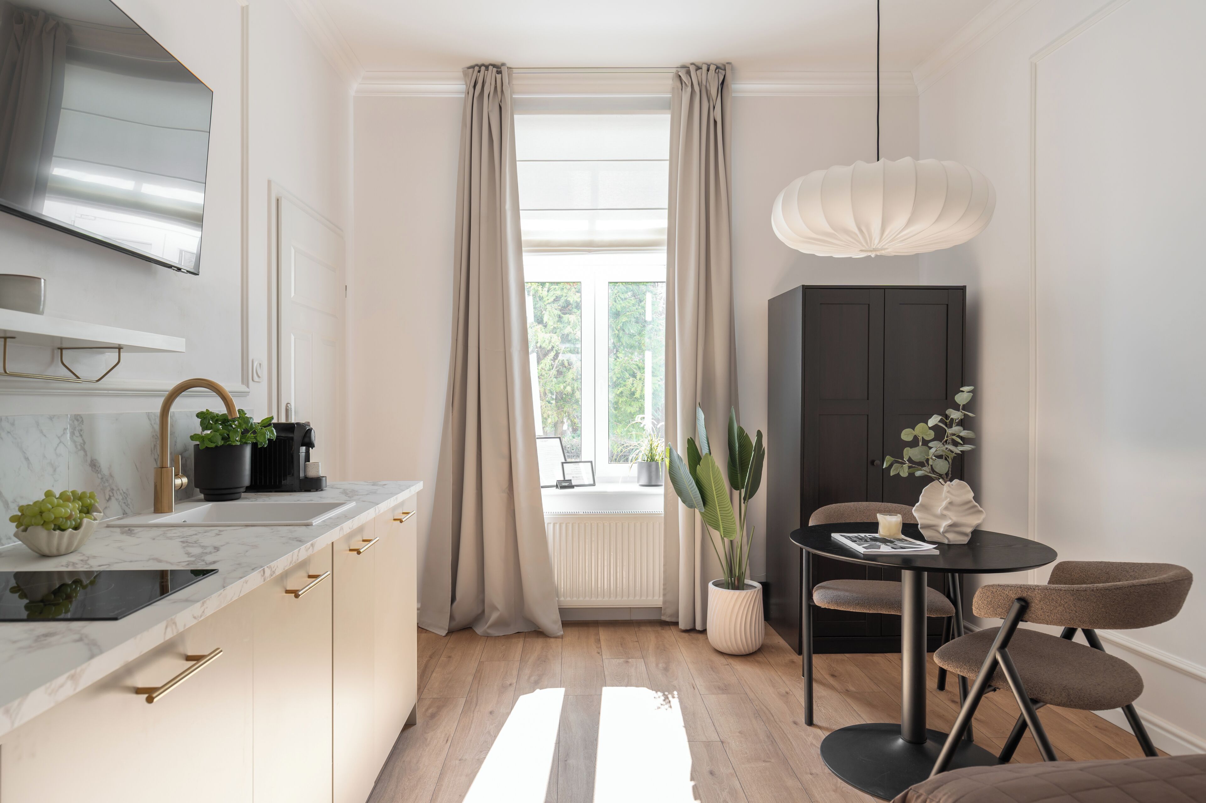 Studio | Premium bedding, in-room safe, iron/ironing board, free WiFi