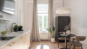 Studio | Hochwertige Bettwaren, Zimmersafe, Bügeleisen/Bügelbrett