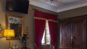 Luxury Suite | 5 bedrooms, Egyptian cotton sheets, premium bedding, memory foam beds - Charming Antas House (Porto)