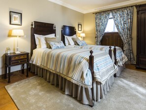 Deluxe Double or Twin Room | 5 bedrooms, Egyptian cotton sheets, premium bedding, memory foam beds - Charming Antas House (Porto)