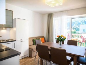 Panoramic Apartment, 2 Bedrooms, Kitchen, Mountain View | In-room dining - Der Brückenwirt (Heinfels)