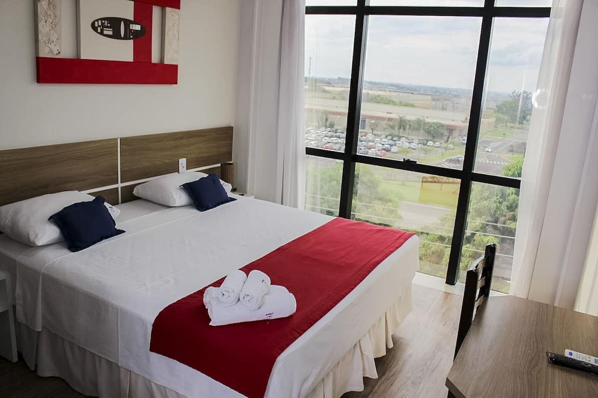 Egyptian cotton sheets, premium bedding, minibar, in-room safe