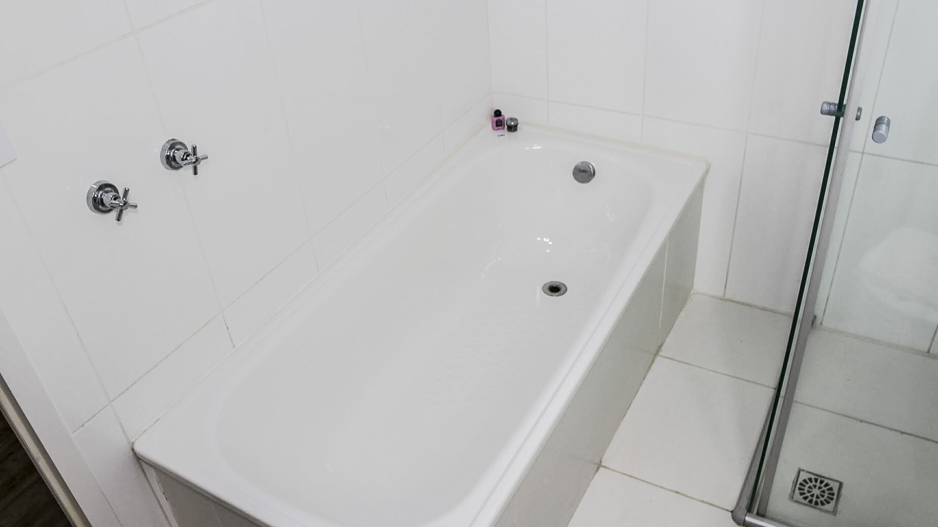 luxury room | bathroom | shower, free toiletries, towels