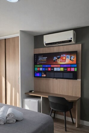 Habitación familiar | Sábanas de algodón egipcio, ropa de cama de alta calidad y minibar 