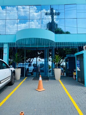 Front of property - Assay Plaza Hotel (Hortolandia)