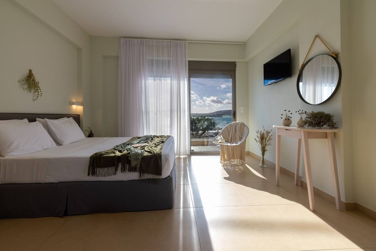 superior studio, sea view | 1 bedroom, in-room safe, desk, laptop workspace