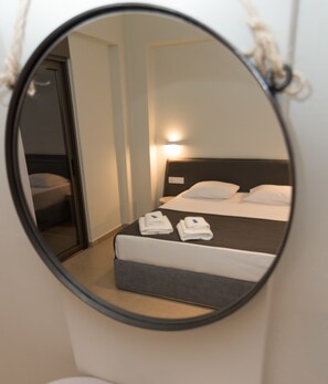 In-room safe, desk, laptop workspace, soundproofing