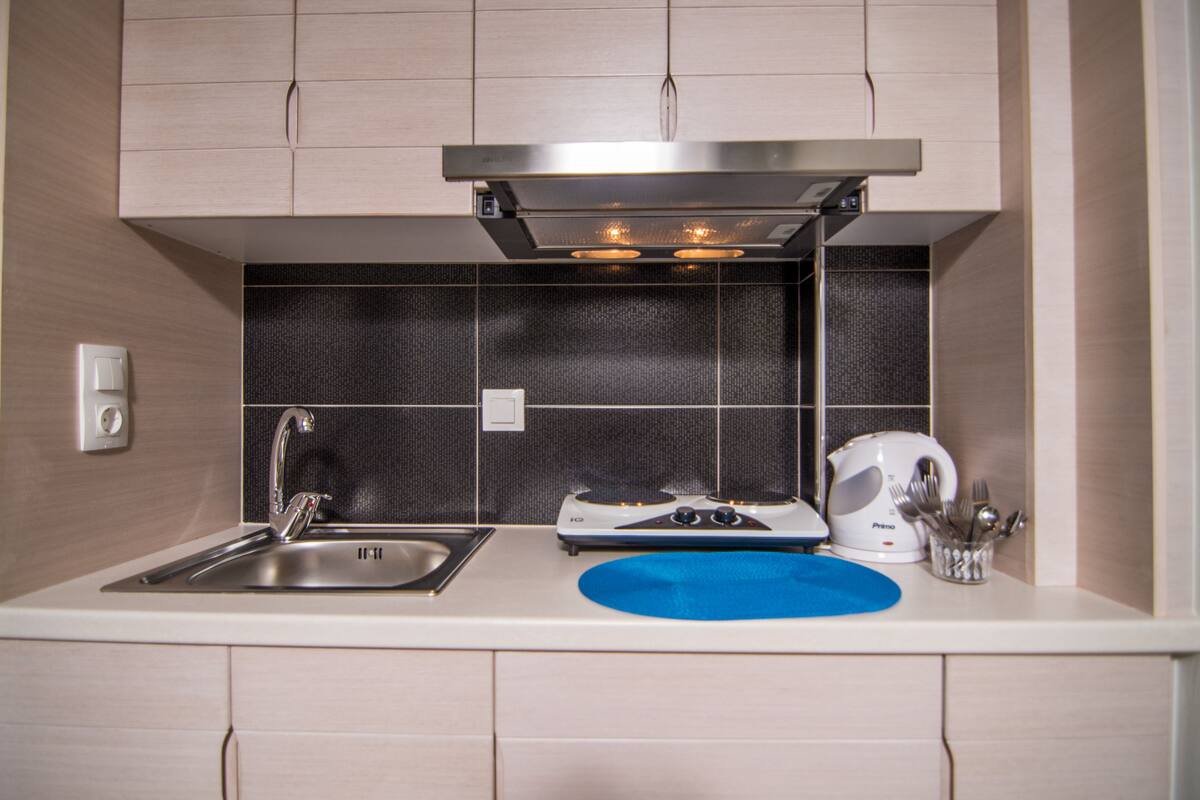 fridge, coffee/tea maker, electric kettle