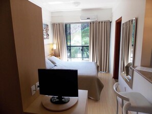 Minibar, desk, free WiFi, bed sheets - Itajuba Flat Hotel (Itajuba)