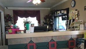 Check-in/check-out kiosk - McCaig Motel (Lincoln)