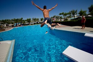 Seasonal outdoor pool, a waterfall pool - Camping Village Miramare (Chioggia)