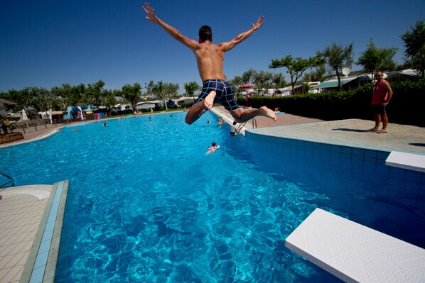 Seasonal outdoor pool, a waterfall pool - Camping Village Miramare (Chioggia)