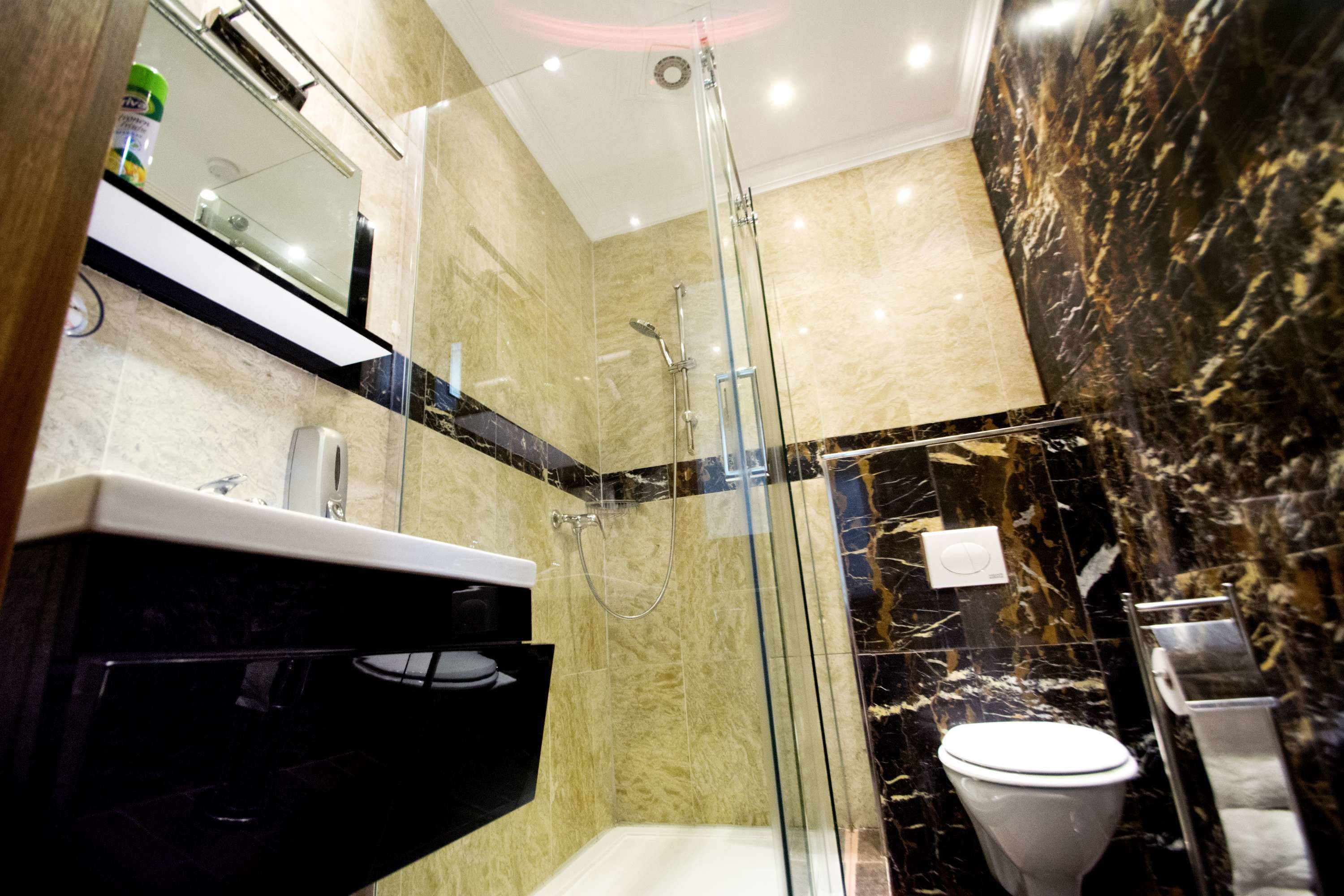 Double Room, Terrace & Shared Bathroom | Badezimmer | Dusche, Haartrockner, Handtücher