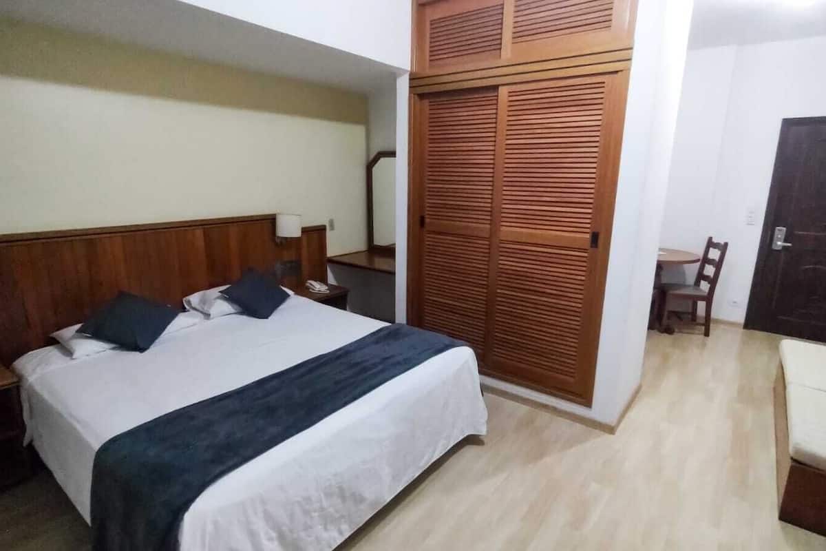 executive double room | minibar, in-room safe, desk, laptop workspace