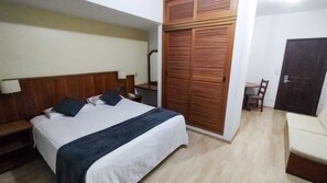 Phòng đôi Executive | Minibar, két bảo mật tại phòng, bàn 