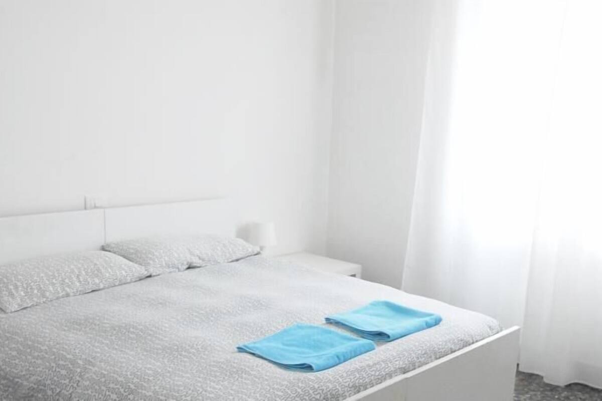 Kamar Double atau Twin, kamar mandi umum | Meja kerja, Wi-Fi gratis, dan seprai linen