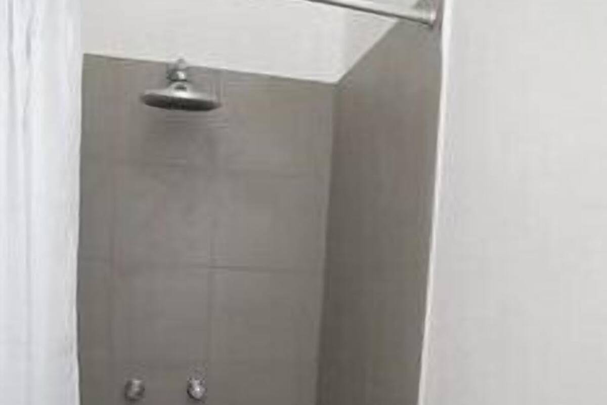 Shower kamar mandi