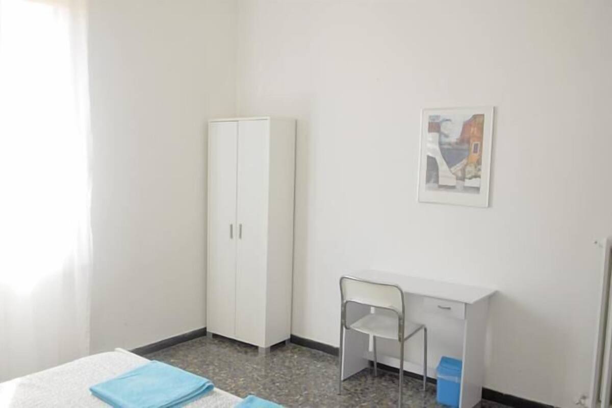 Kamar Double atau Twin, kamar mandi umum | Meja kerja, Wi-Fi gratis, dan seprai linen