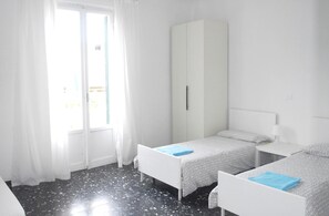 Schreibtisch, kostenloses WLAN, Bettwäsche