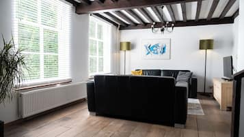 Apartment (De Inval) | 1 bedroom, iron/ironing board, free cribs/infant beds