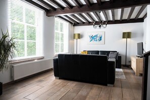 Apartment (De Inval) | Iron/ironing board, free cots/infant beds, free rollaway beds, free WiFi