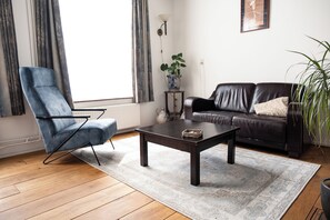 Apartment (De Soeten) | Living area | Flat-screen TV, DVD player