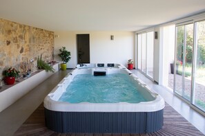 Couples treatment rooms, hot tub, body treatments, body wraps