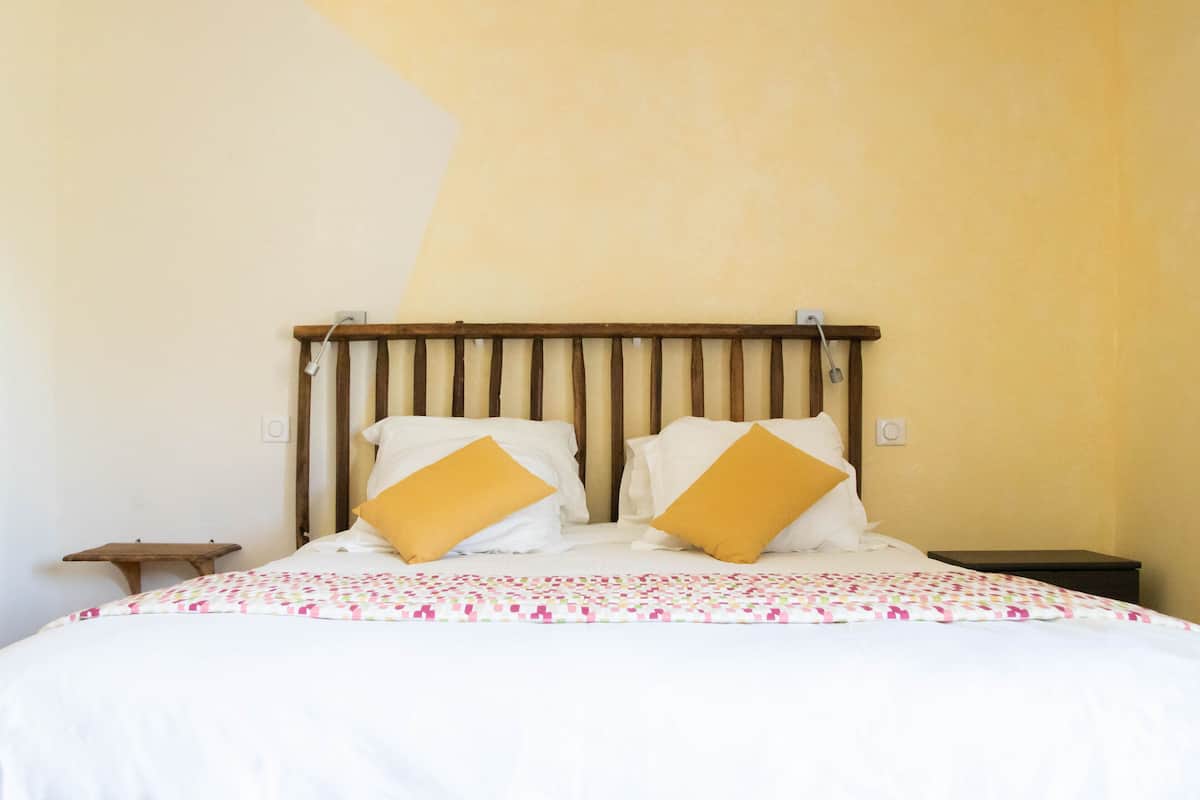 Premium bedding, desk, blackout curtains, soundproofing