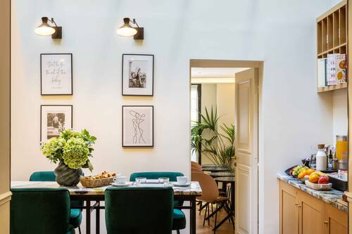Petit déjeuner buffet servi tous les jours en supplément
