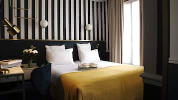 Desk, soundproofing, free WiFi