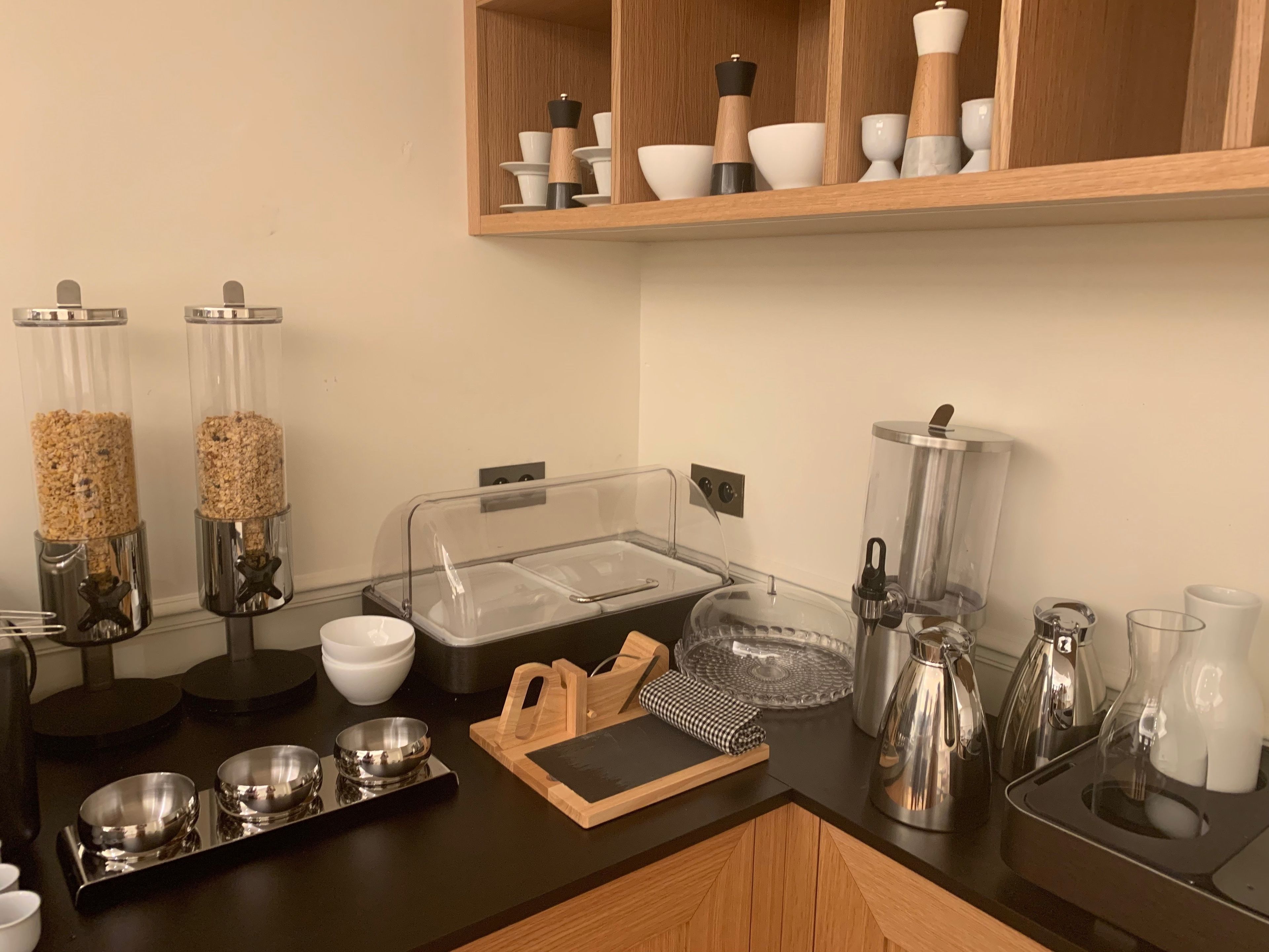 daily buffet breakfast (eur 15 per person)