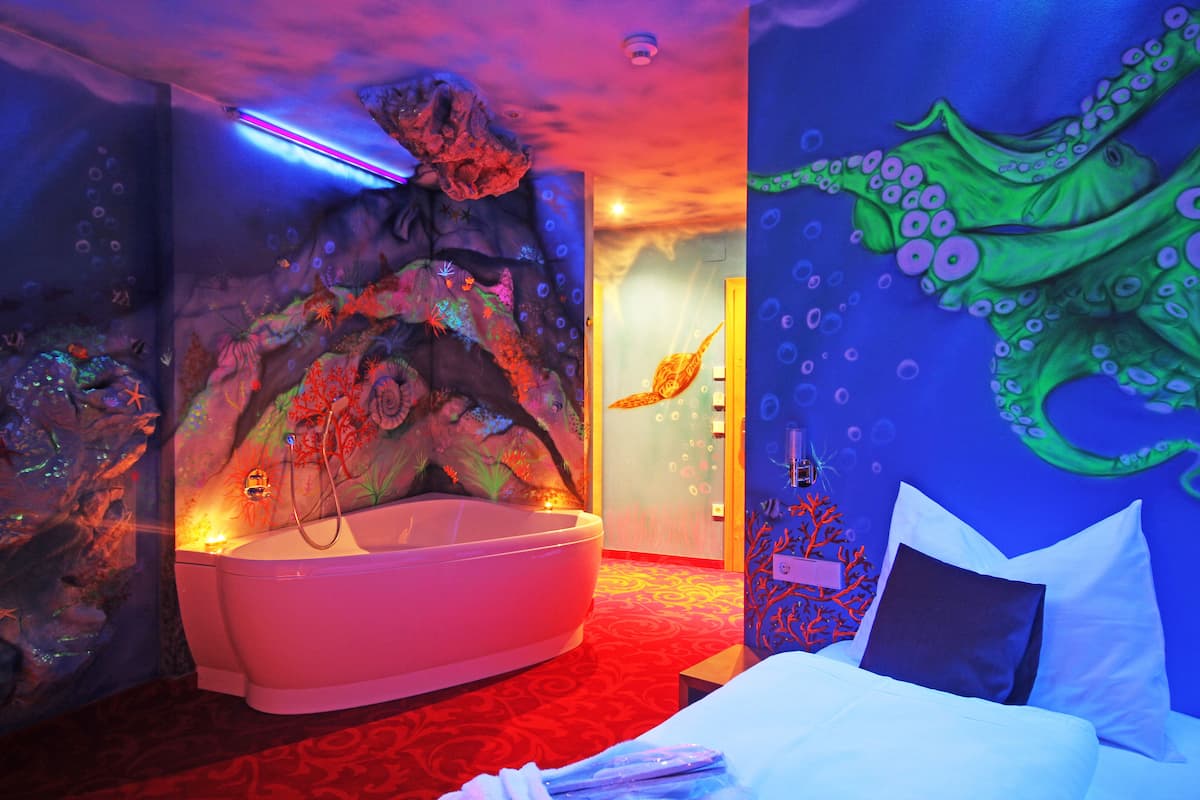 Design Double Room, 1 Double Bed | Living area | Flat-screen TV, pay films