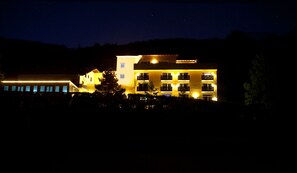 Façade de l’hébergement - soirée/nuit