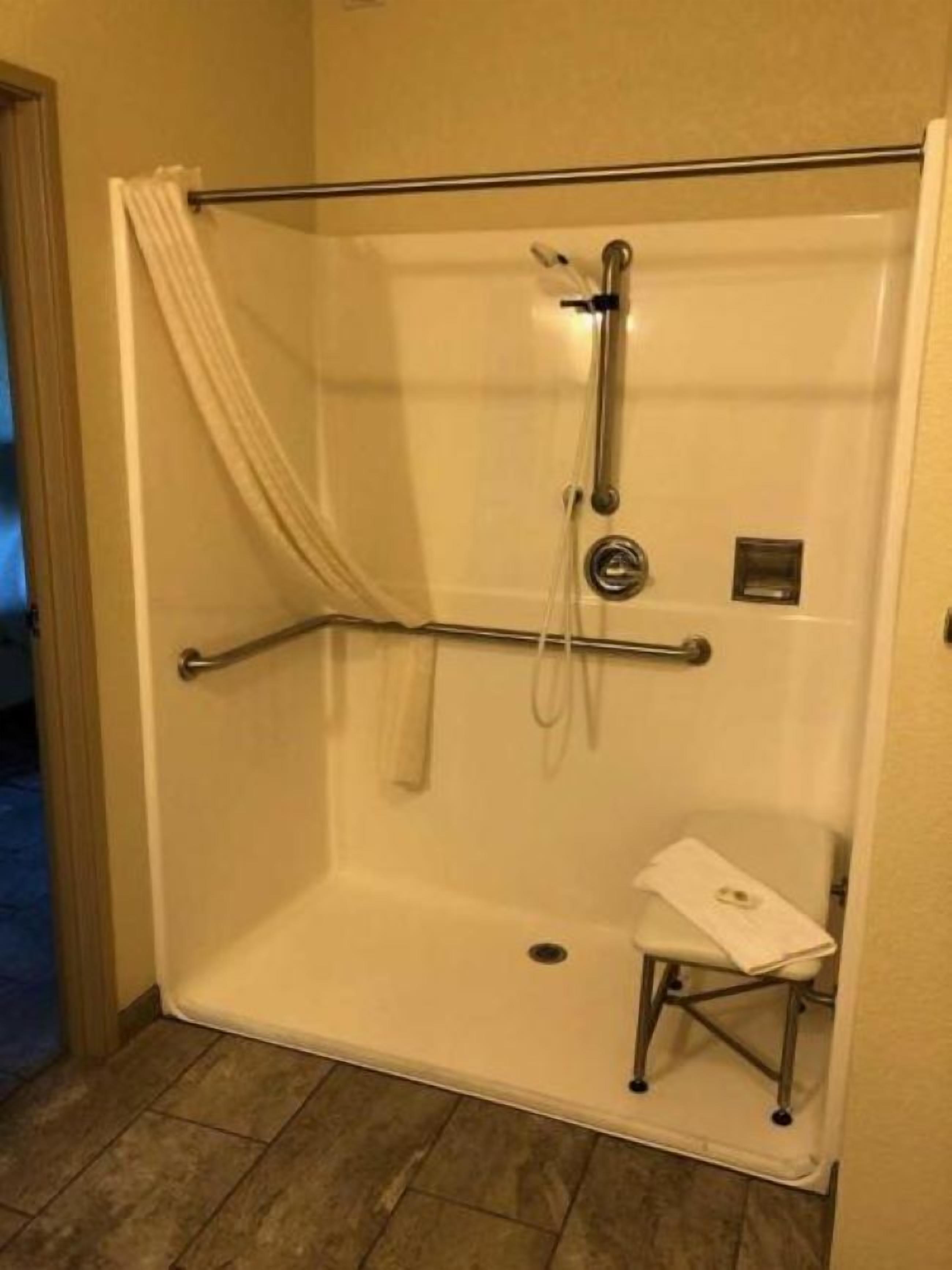 suite, multiple beds, accessible, non smoking | bathroom | combined shower/bathtub, free toiletries, hair dryer, towels