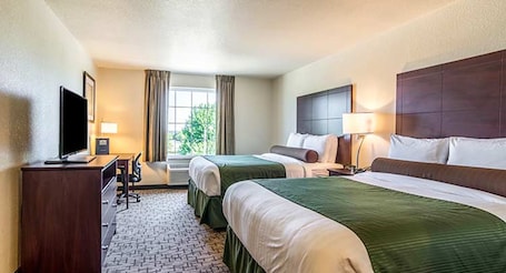 Quarto, 2 camas Queen, para não fumantes | Roupas de cama premium, cofres nos quartos, escrivaninha. Cobblestone Hotel & Suites - Erie