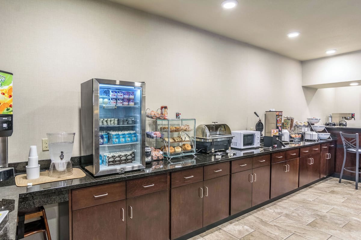 free daily continental breakfast