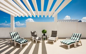 Penthouse, 2 habitaciones, Terraza, vista al océano (Acacia) | Terraza o patio