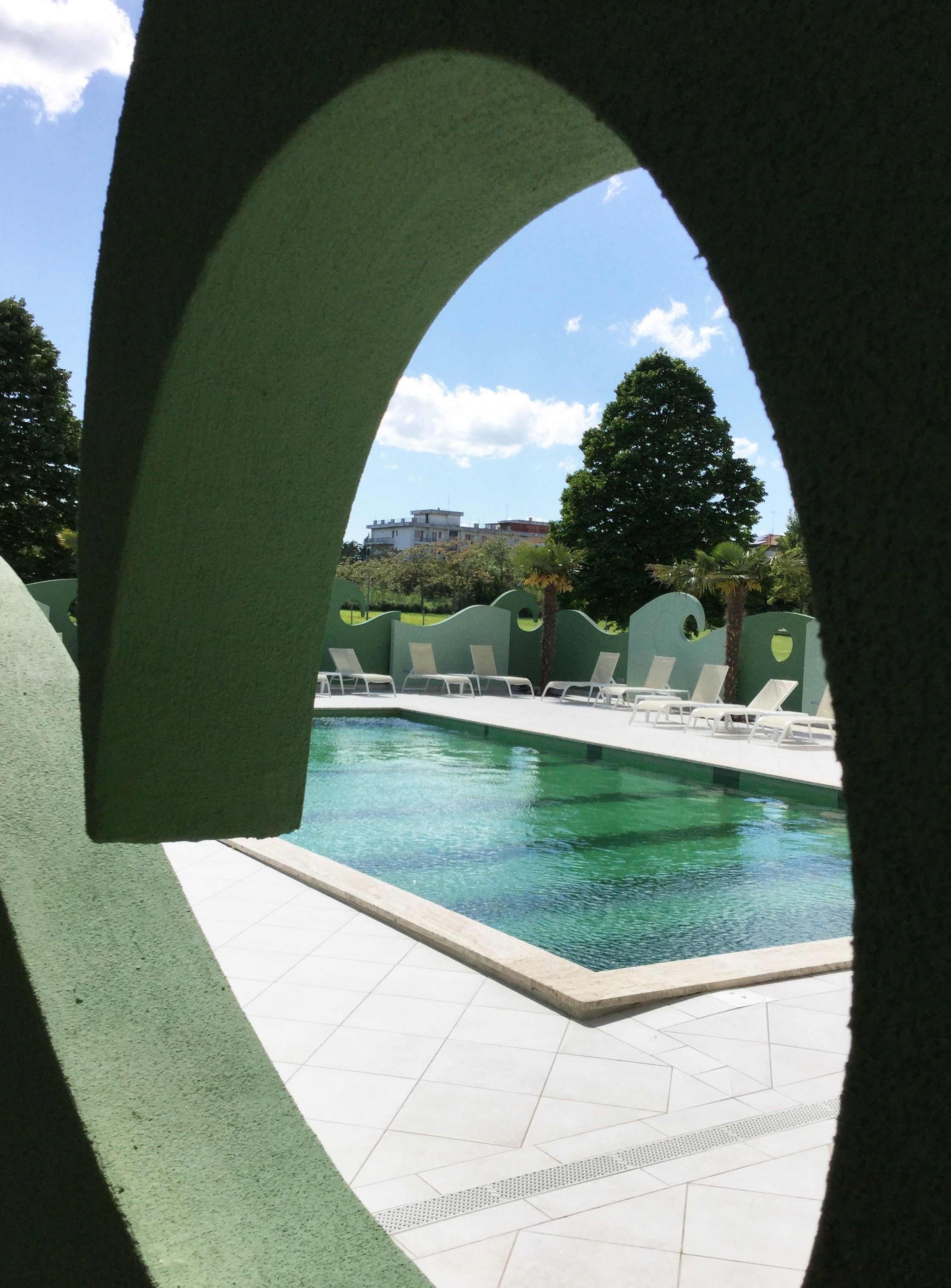 Außenpool, geöffnet von 09:00 Uhr bis 22:00 Uhr, Sonnenschirme