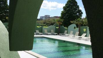 Außenpool, geöffnet von 09:00 Uhr bis 22:00 Uhr, Sonnenschirme