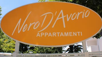 A sign for "Nero D'Avorio Appartamenti" with a white background and black lettering.
