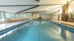 Indoor pool, sun loungers - Hotel Bucaneve (Brentonico)