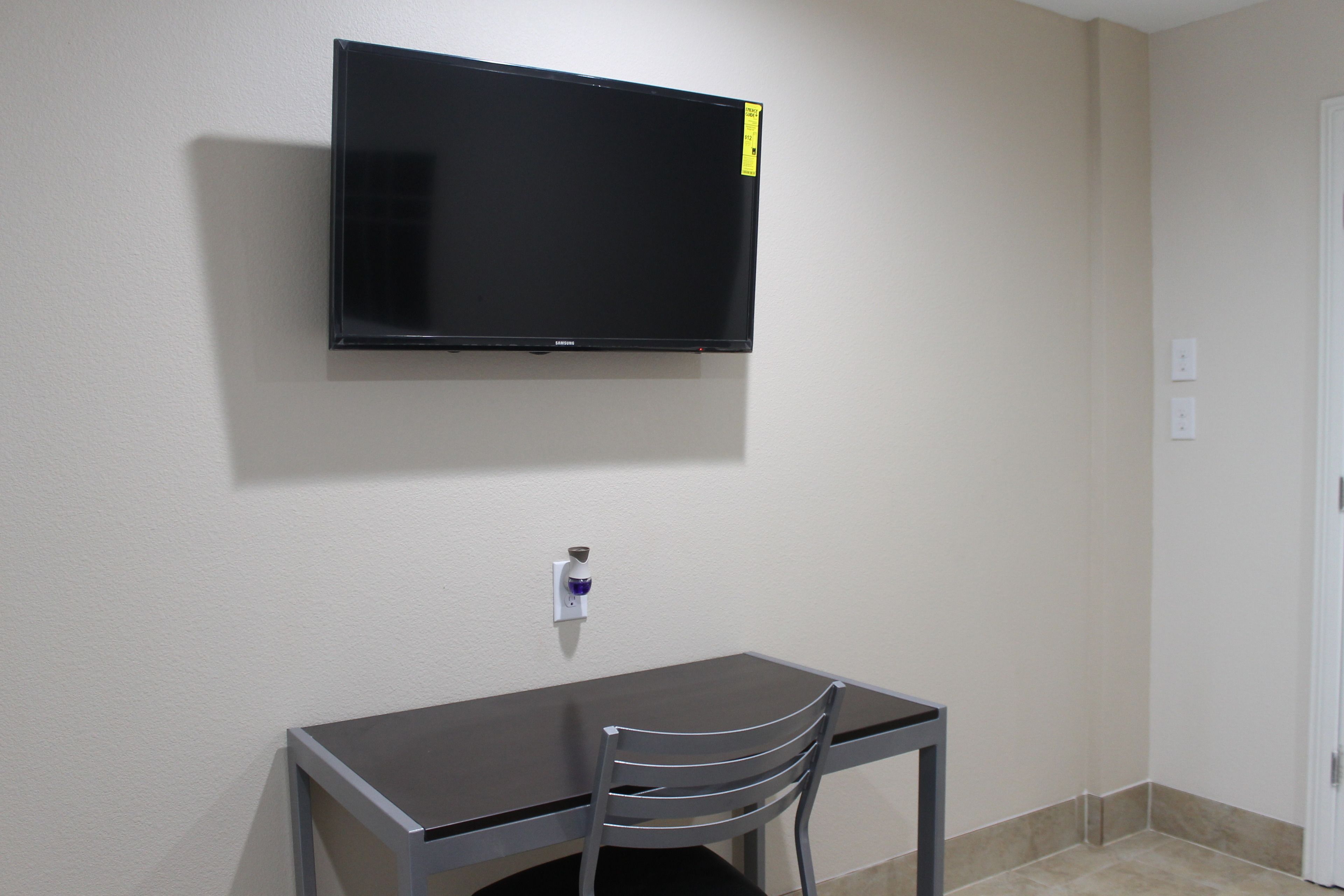 高級寝具、デスク、アイロン / アイロン台、WiFi (無料)