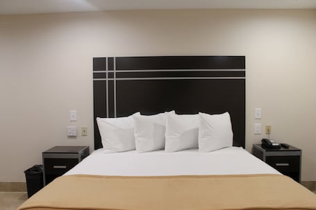Premium bedding, desk, iron/ironing board, free WiFi