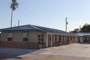 واجهة المنشأة