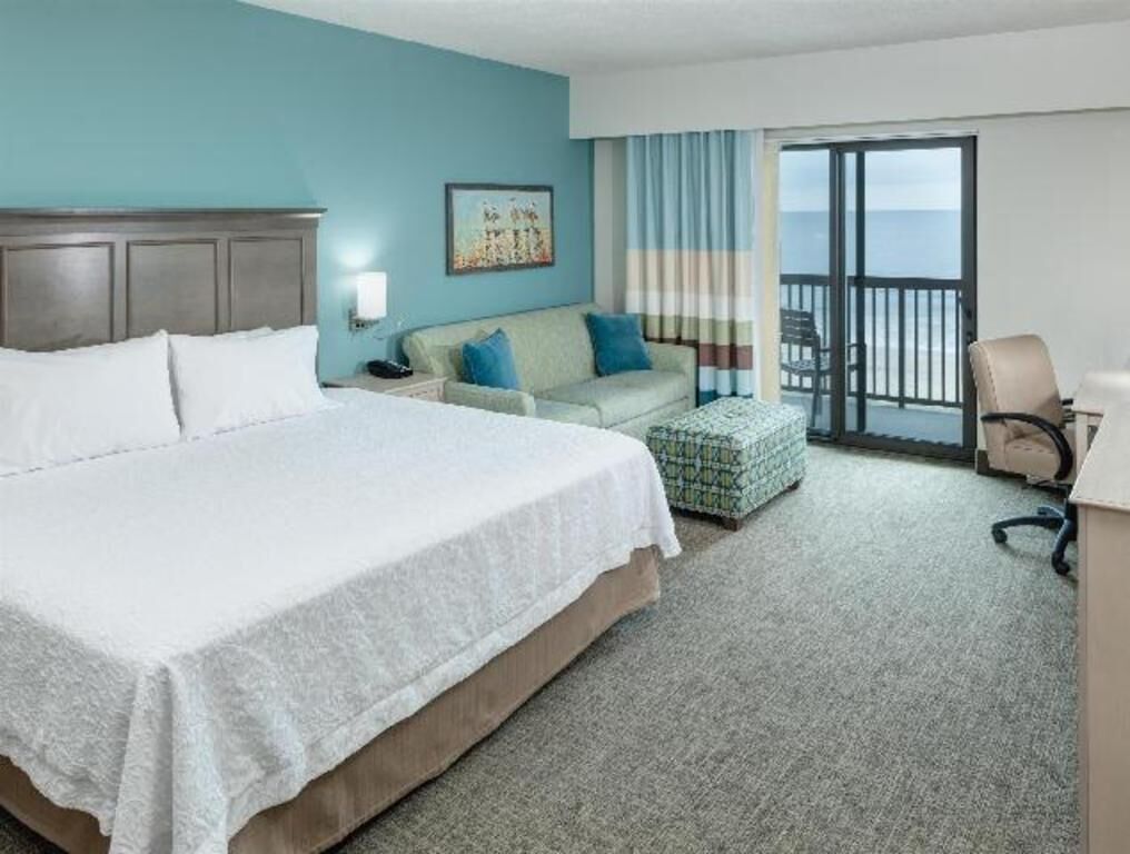 Schreibtisch, Bügeleisen/Bügelbrett, kostenlose Babybetten