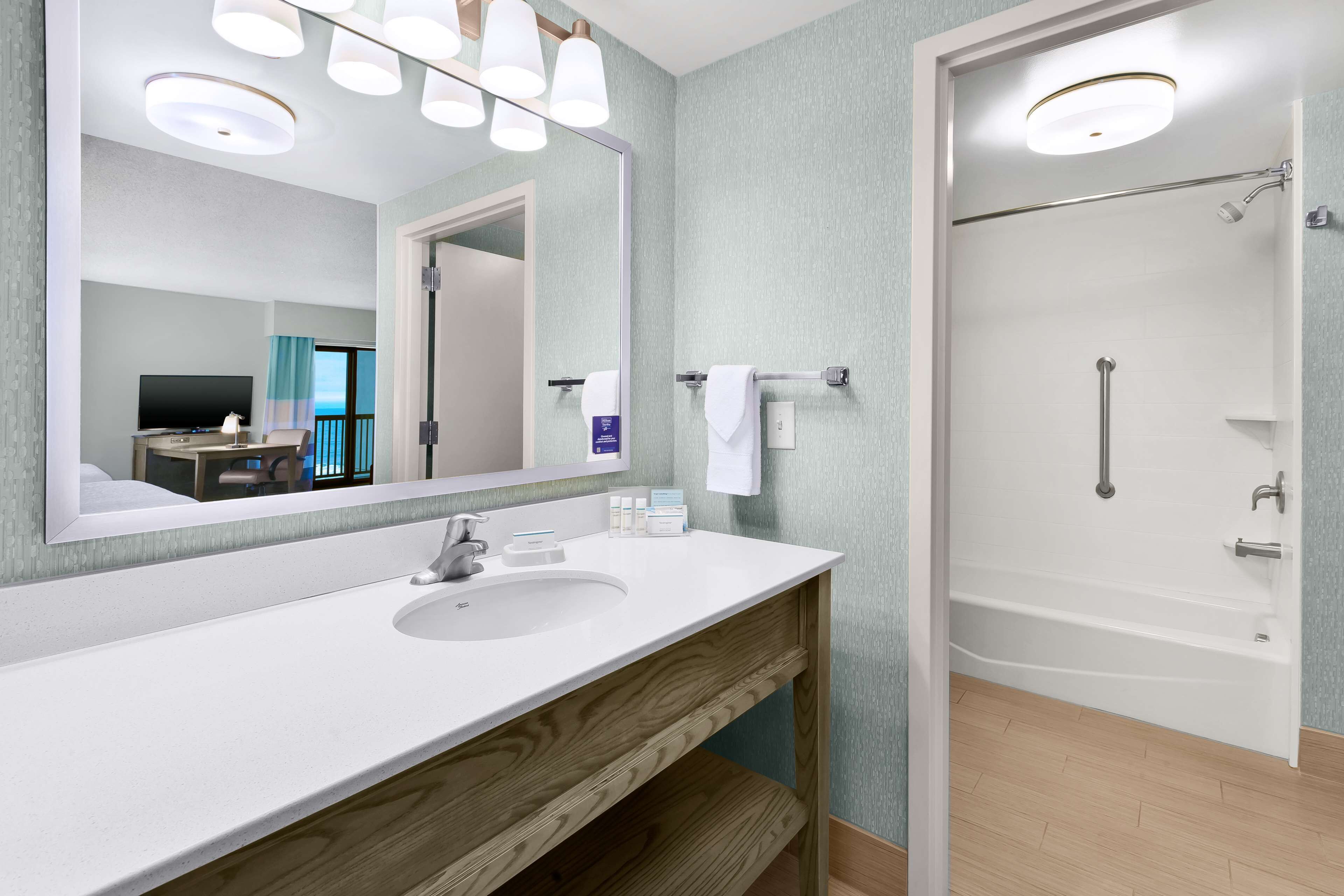 studio suite, 2 queen beds, balcony, oceanfront (wet bar) | bathroom | combined shower/bathtub, free toiletries, hair dryer, towels