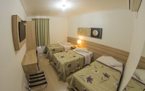 Escritorio, cortinas blackout, wifi gratis y ropa de cama 