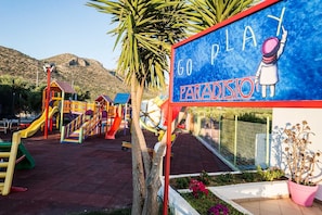 Children's play area - outdoor - Paradisio Baby and Kinder Hotel (Chania)
