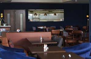 Petit déjeuner, déjeuner et dßner servis sur place