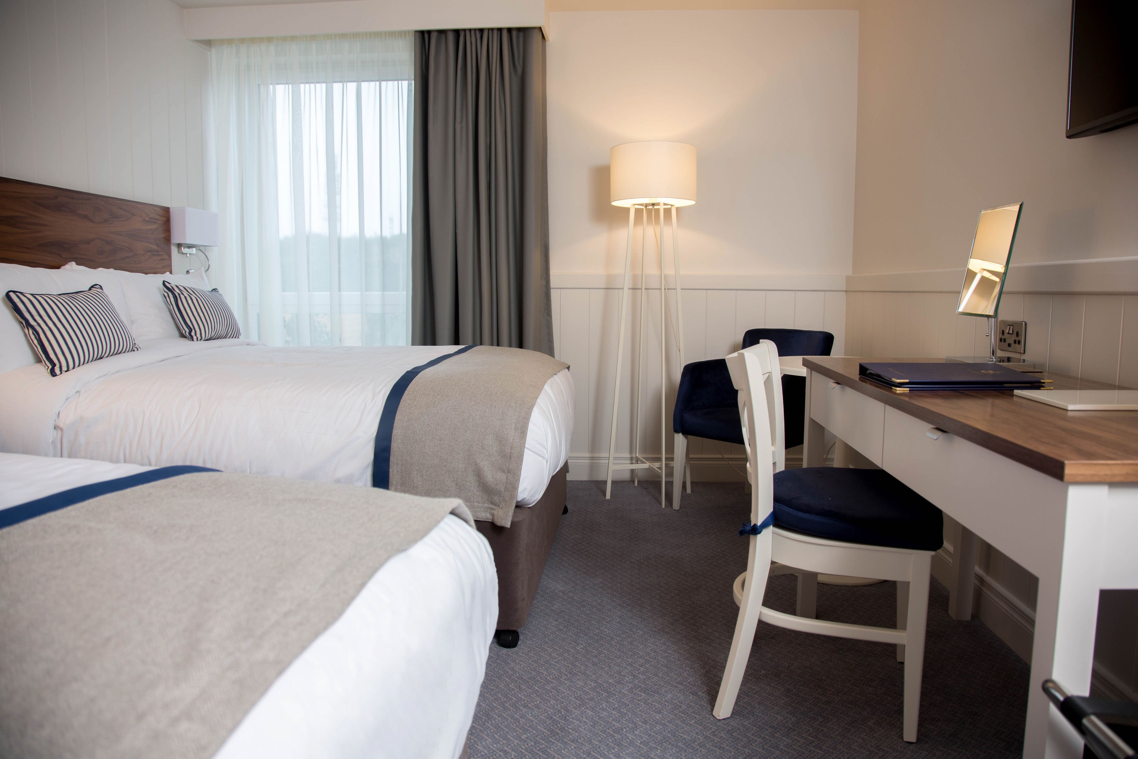 free toiletries, towels